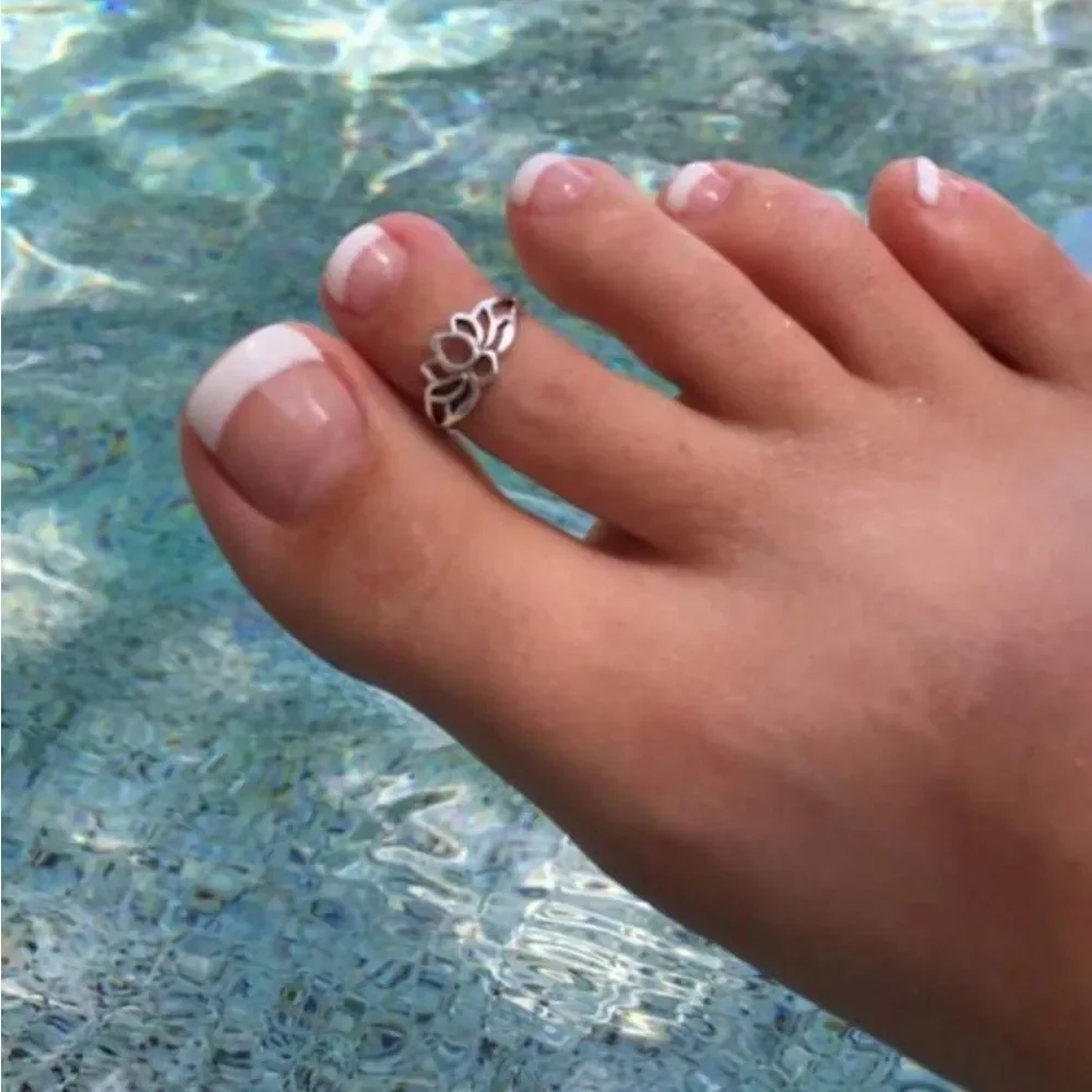 Silver Lotus toe Ring N1200